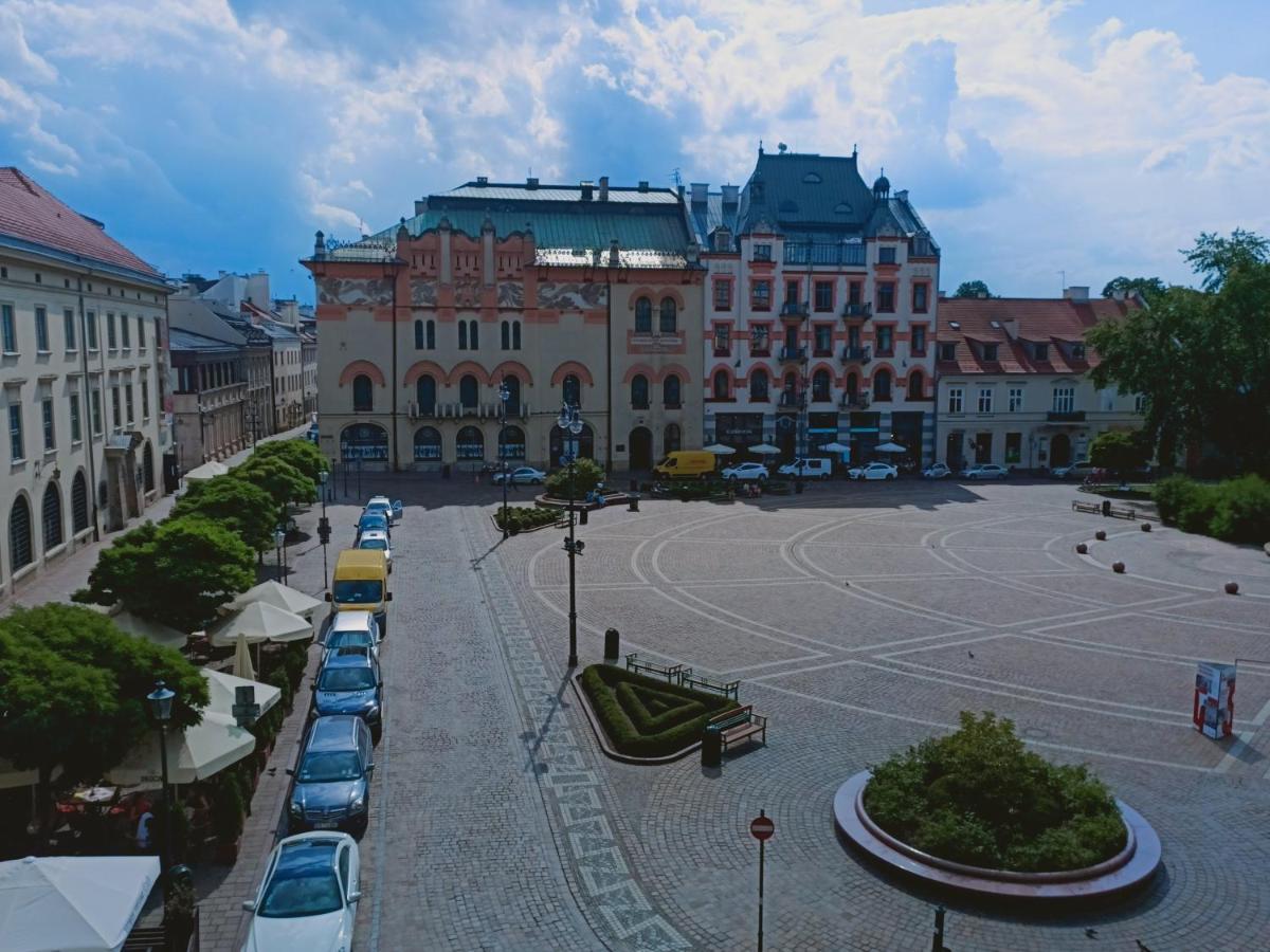 View To The Cracow Basic Apartment Красков Екстериор снимка